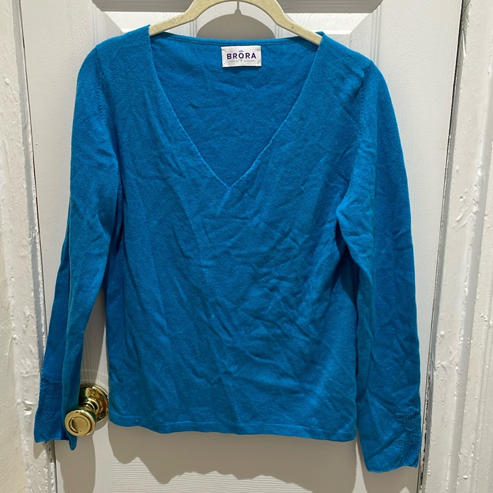 Brora 100% cashmere v-neck sweater